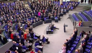 Allemagne : Olaf Scholz, élu chancelier, succède officiellement à Angela Merkel