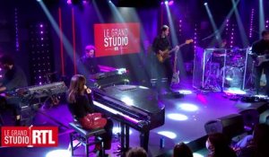 Juliette Armanet interprète "Boum boum baby" dans "Le Grand Studio RTL"