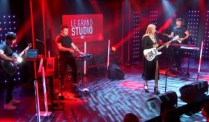Louane interprète "Tornade" dans "Le Grand Studio RTL"