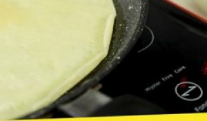 FEMME ACTUELLE : Comment éviter que la première crêpe colle à la poêle ?