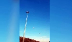 Un avion immobile dans le ciel ?