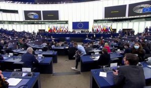 Emmanuel Macron défend "l'état de droit" et "une Europe souveraine" au Parlement de Strasbourg