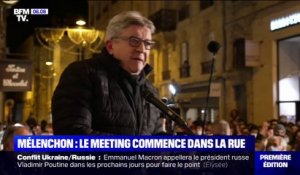 Faute de places disponibles pour son meeting à Bordeaux, Jean-Luc Mélenchon l'entame dans la rue