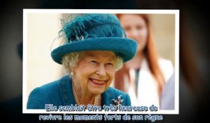 Elizabeth II - la reine sourire aux lèvres à l'aube de son jubilé de platine