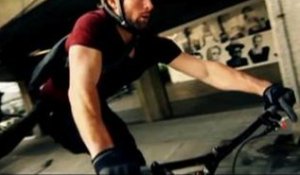 Stunt cyclist delivers Premium Rush style! Trailer
