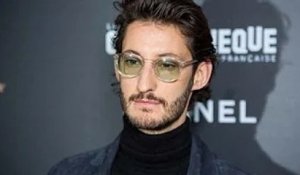 "Sortez-le de là s'il vous plaît" : Pierre Niney à deux doigt d'être viré d'un...