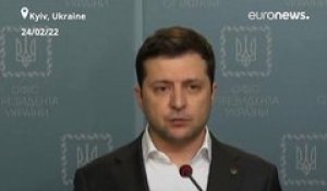 Guerre en Ukraine - Dans une vidéo, le président ukrainien Volodymyr Zelensky décrète la mobilisation générale et appelle à l'aide regrettant être "laissé seul" face à l'armée russe