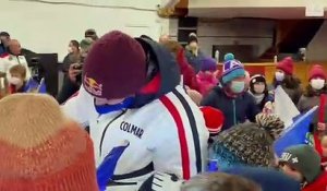Séance de dédicace intense à Val d'Isère pour le champion olympique de slalom, Clément Noël