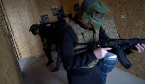 "Je veux être prêt pour aller à la guerre": à Lviv, des civils ukrainiens apprennent à manier les armes