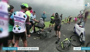 Zapping du 27/07 : Chris Froome arrêté par erreur par un gendarme sur le Tour de France