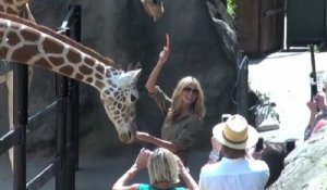 Exclu Vidéo : Heidi Klum rend visite... aux girafes du zoo !