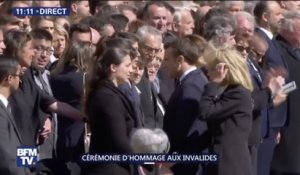 Emmanuel Macron salue les familles des militaires tués en libérant les otages au Burkina Faso