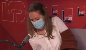 Charline Vanhoenacker : son strip tease sur France Inter, en hommage à Corinne Masiero !