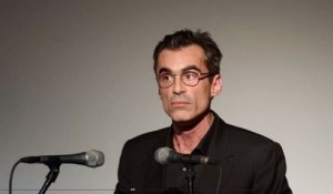 "Un charlatan, un pitre" : Raphaël Enthoven fracasse Didier Raoult sur CNews
