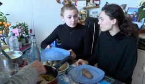 « Je me sens bien ici parce qu’il n’y a pas de bombe » : deux Ukrainiennes trouvent refuge chez une famille française