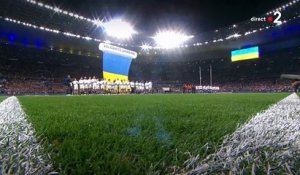 Rugby : Pour le dernier match du Tournoi des Six Nations au  Stade de France, les joueurs rendent un hommage émouvant au peuple ukrainien