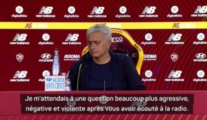 Mourinho agresse un journaliste en conférence de presse