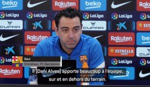 Barça - Xavi : "J'aimerais qu'Alves continue"