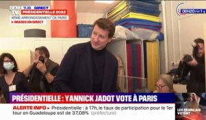 Présidentielle: Yannick Jadot vote à Paris
