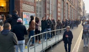 «C’est scandaleux» : à Paris, l’attente devant les bureaux de vote en a découragé plus d’un
