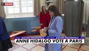 Anne Hidalgo vote dans le XVe arrondissement de Paris