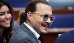 GALA VIDEO - Procès Johnny Depp : la réaction étonnante de l’acteur après une question sordide