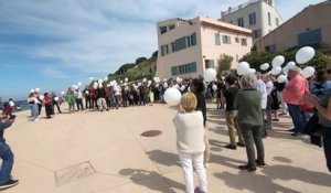 Un lâcher de ballons après le double accident mortel à trottinette à Gassin