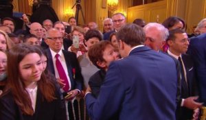 Cérémonie d'investiture: l'échange émouvant entre Emmanuel Macron et les parents de Samuel Paty