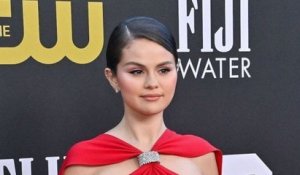 Accusée de s’être moquée d’Hailey Bieber, Selena Gomez s’excuse