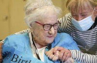 Canada : pour son anniversaire, cette maman de 98 ans a été réunie avec sa fille perdue depuis 80 ans