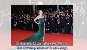 Cannes 2022 - Sharon Stone fait sensation dans sa robe fendue vert émeraude