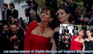 Cannes 2022 - Sophie Marceau éblouissante dans sa longue cape rouge pour la soirée anniversaire