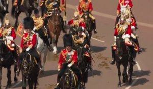 Jubilé d'Elizabeth II: les images du prince Charles, du prince William et de la princesse Anne à cheval aux abords de Buckingham