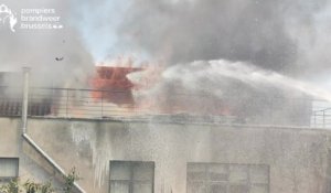 La colonne de fumée visible dans tout Bruxelles: loft en feu rue des Palais à Schaerbeek