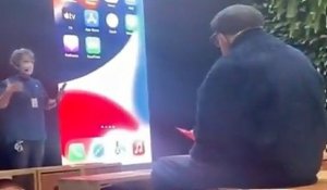 Cette vidéo de personnes âgées en train d'apprendre comment se servir d'un iPhone fait fondre le coeur les internautes