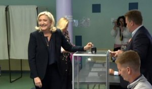 Législatives: Marine Le Pen vote à Hénin-Beaumont