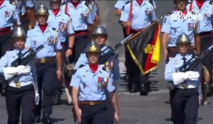 INTEGRALE Le défilé des forces armées sur les Champs-Élysées