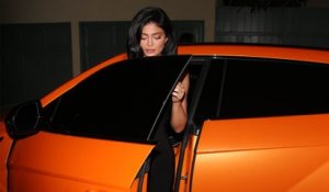 VOICI : Kylie Jenner : la star prend son jet privé pour un trajet express, les internautes scandalisés