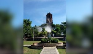 Philippines : un clocher s'effondre après un tremblement de terre, les visiteurs fuient