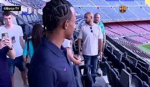 Barcelone - Jules Koundé visite le Camp Nou