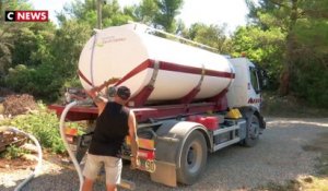 Sécheresse - A Seillans, dans le Var, la consommation d'eau est très limitée - Le village, dont les nappes phréatiques sont à sec, est ravitaillé par un camion citerne - VIDEO