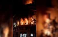 Paris XIIIe : un immeuble ravagé par les flammes, 150 pompiers mobilisés