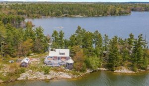 Canada : cette île privée comprenant plusieurs habitations est à vendre pour un prix très attractif