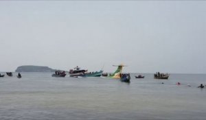 Crash en Tanzanie: les images de l'avion immergé dans le lac Victoria