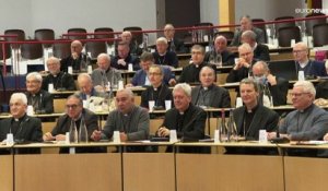 Violences sexuelles dans l'Eglise : onze évêques ou anciens évêques "mis en cause"