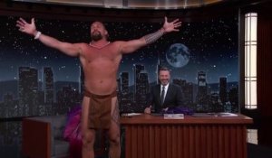 Découvrez pourquoi l'acteur Jason Momoa s'est mis nu cette semaine à la télé américaine sur le plateau du Late Show de Jimmy Kimmel