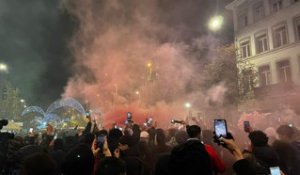 Bruxelles: les supporters célèbrent la qualification du Maroc pour les 1/8es du Mondial 2022 au Qatar