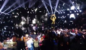Anisha reprend "Beat It" Michael Jackson en live aux W9 d'or