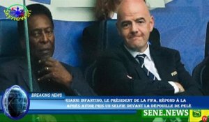 Gianni Infantino, le président de la FIFA, répond à la  après avoir pris un selfie devant la dépouil