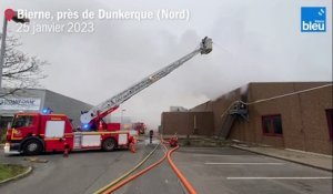 Important incendie dans l'entrepôt d'une entreprise de menuiserie à Bierne, près de Dunkerque